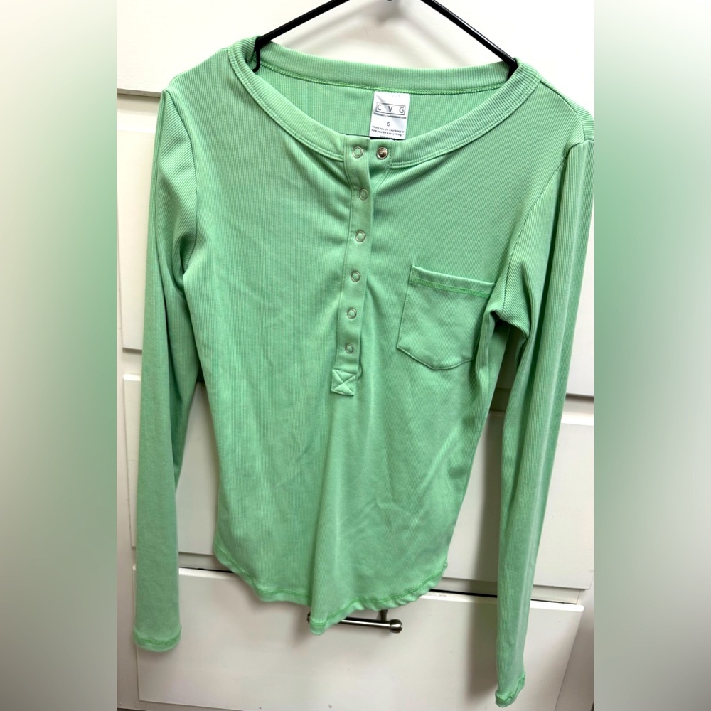 Like new Constantly Varied Gear Henley